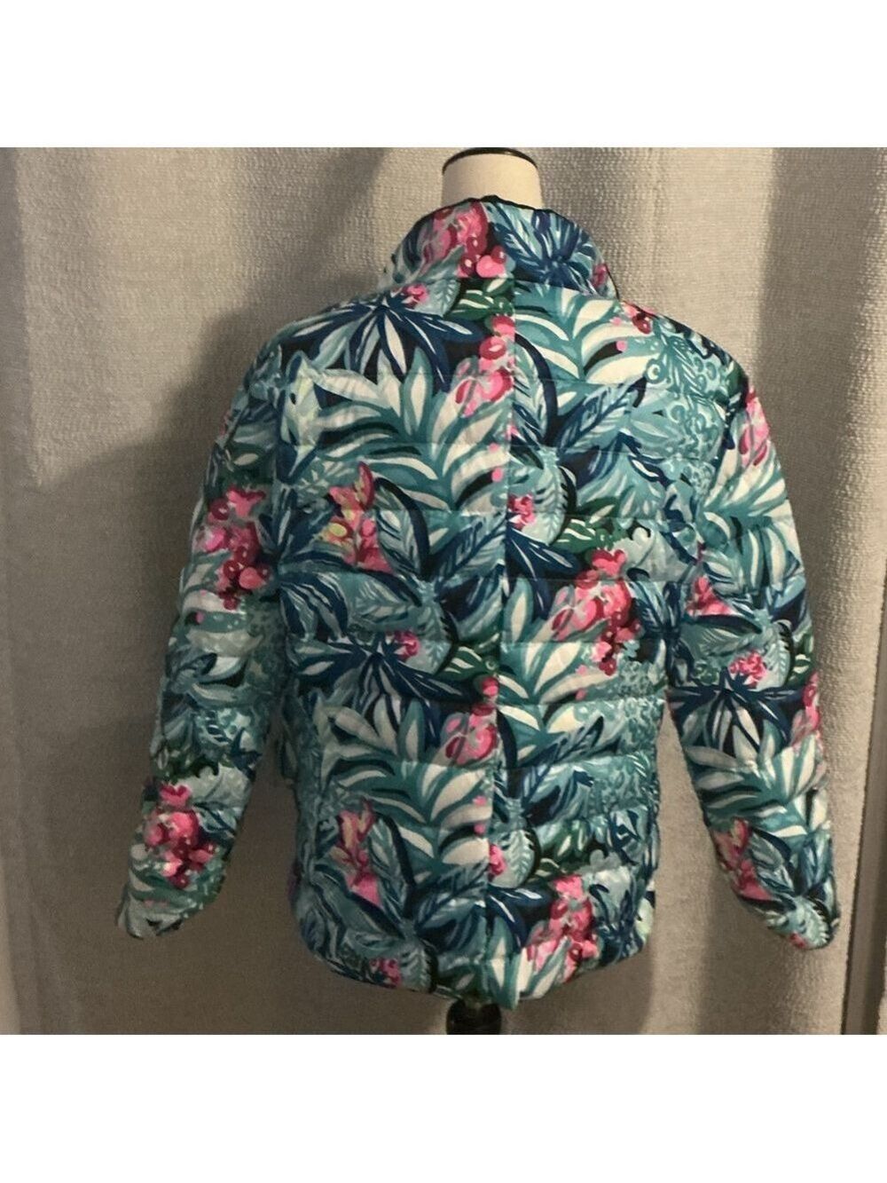 Lily Pulitzer Marley Reversible Puffer Jacket - Picture 12 of 14